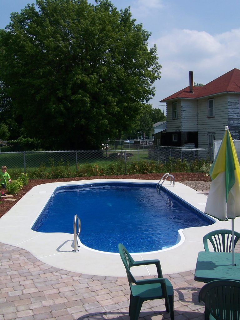 Inground Pool Baie-d'Urfé, Beaconsfield, Côte Saint-Luc, Dollard-des-Ormeaux, Dorval, Hampstead, Kirkland, L'Île-Dorval, Montreal, Montréal-Est, Montreal West, Mount Royal, Pointe-Claire, Sainte-Anne-de-Bellevue, Westmount,